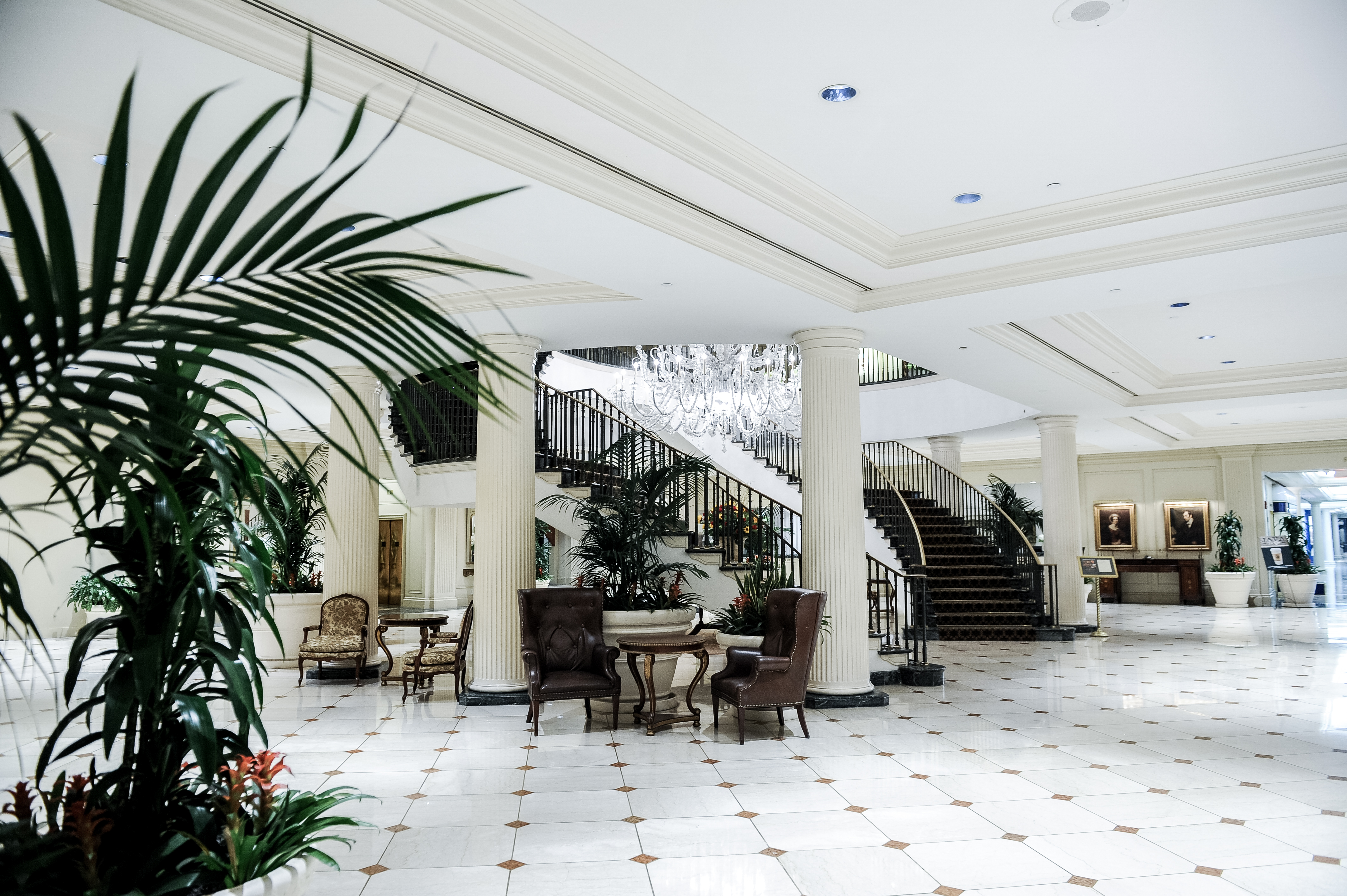 belmond-charleston-place-lobby - Fashionable Hostess