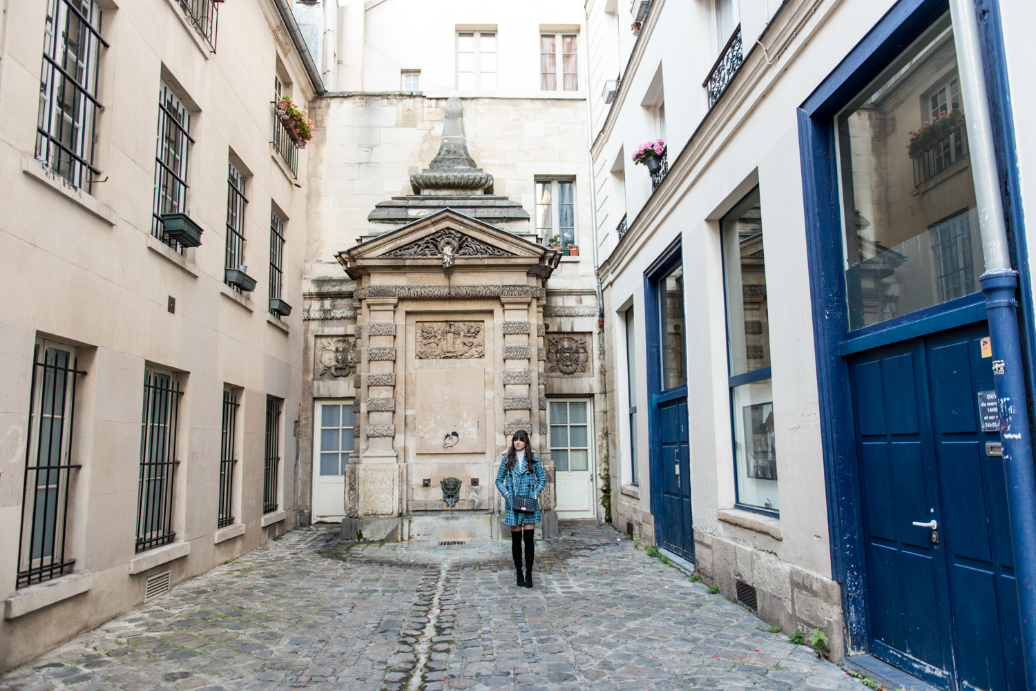 paris courtyard blue french door