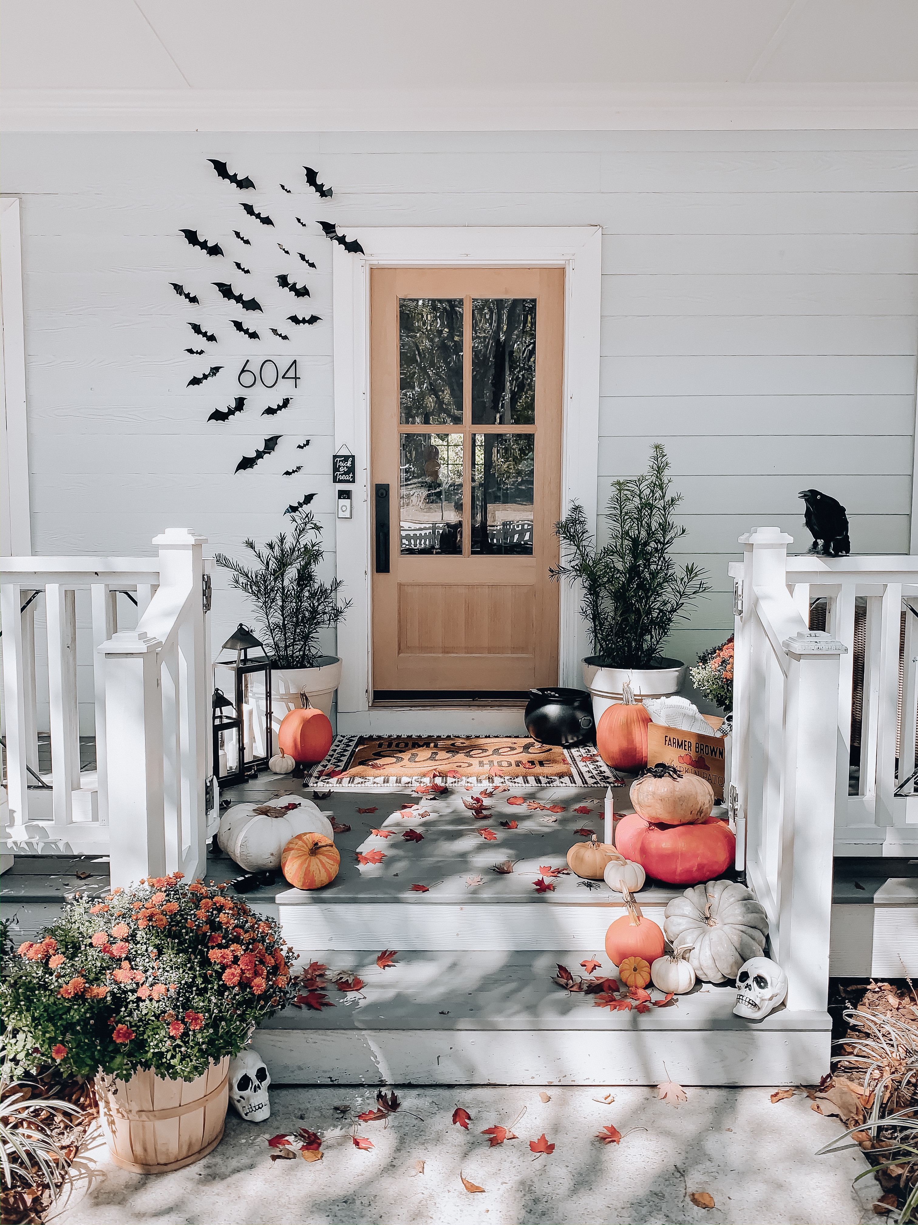 25+ ý tưởng porch halloween decor để chào đón khách mùa Halloween